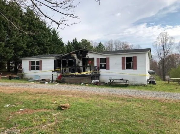 1318 Locust Grove Rd, Westfield, NC 27053