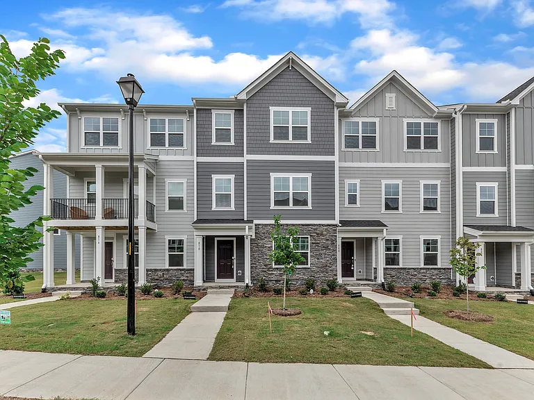 810 Basswood Glen Trl — Photo 2