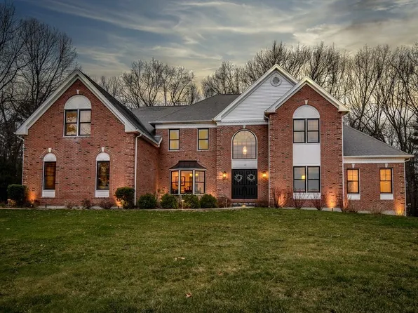 12 Raleigh Rd, Holliston, MA 01746