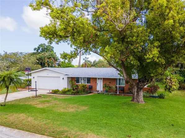 5706 9th Avenue Dr W, Bradenton, FL 34209