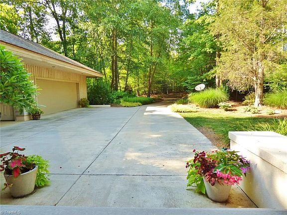 4th image of 501 W Poplar Ridge Ct