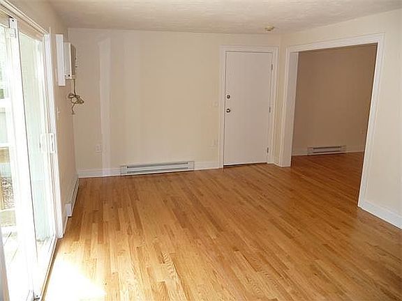 4th image of 92 Sandwich Rd #4D