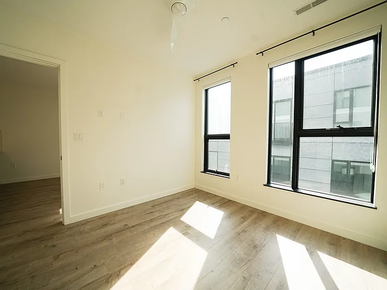 Longwood Row — Photo 24