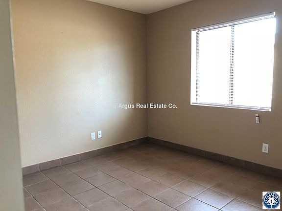 4th image of 1533 W Denton Ln APT 5