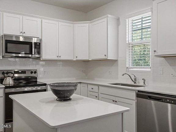 5th image of 78 Glencoe Ln