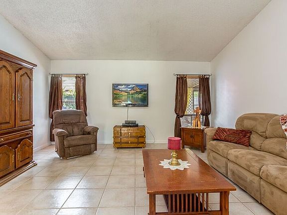 2nd image of 4642 La Loma St