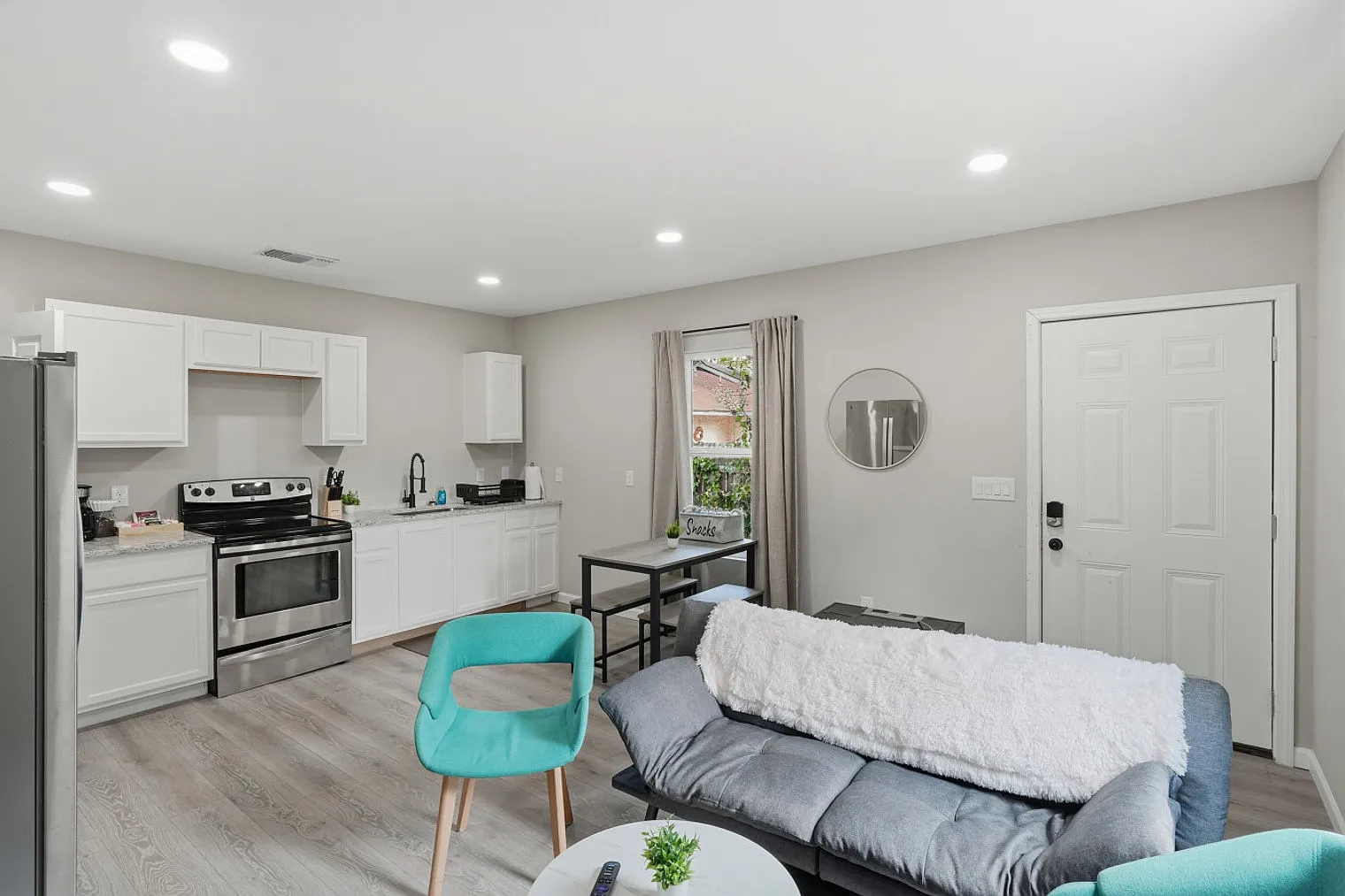 3 bed, 2.0 bath, 2949 sqft, $1,672 — Photo 1