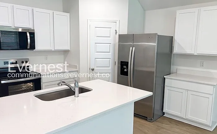 1607 Ridgefield Cir — Photo 5