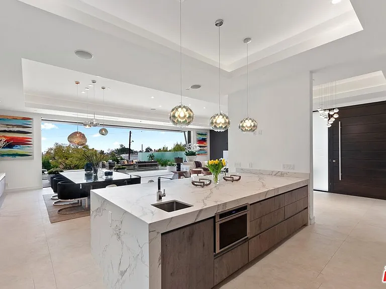 2030 Talmadge St — Photo 17