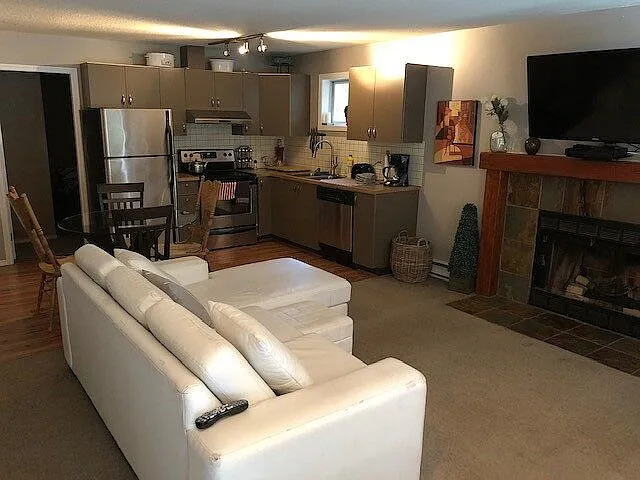 2 bed, 1100 sqft, $4,200 — Photo 3