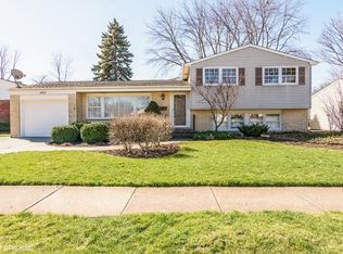 2215 N Champlain St, Arlington Heights, IL 60004