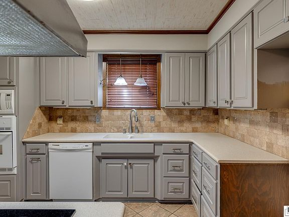 2nd image of 216 Williamsburg Dr