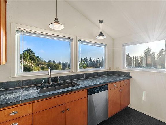 5th image of 625 Kane Rd