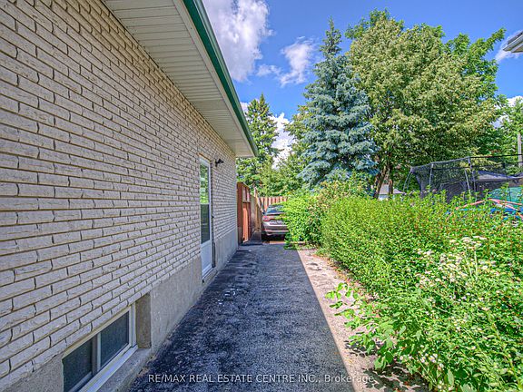 3rd image of 523 Dunbar Rd