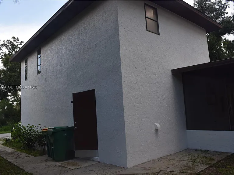 17113 Russell Ave — Photo 3