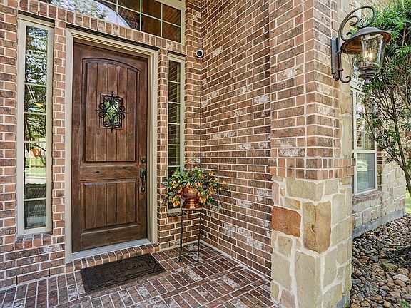 Beautiful Mahogany door greets your guest!