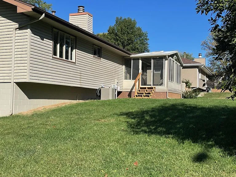 7909 Laurel Ct — Photo 9