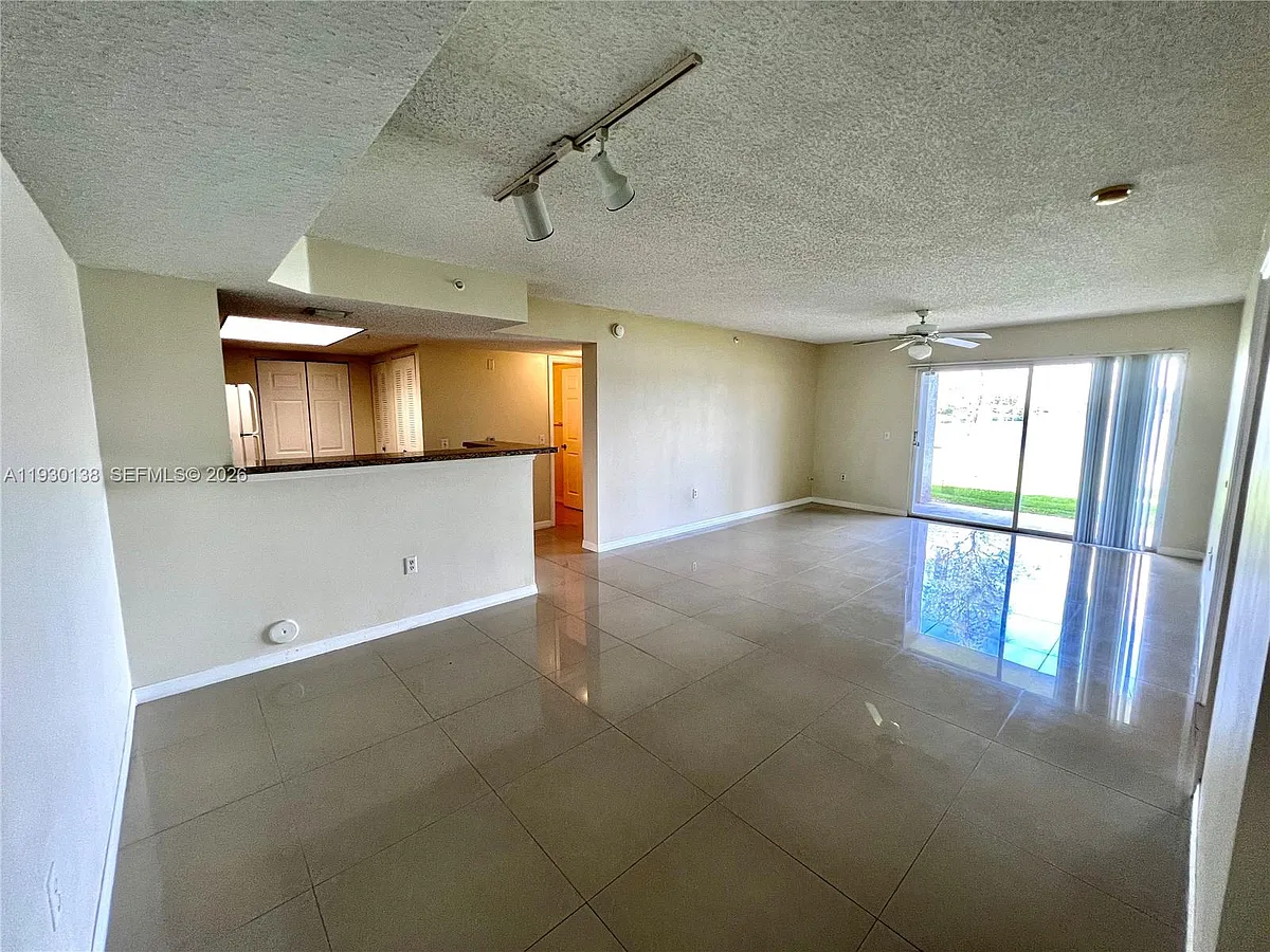 Building Photo - 5061 Wiles Rd #102