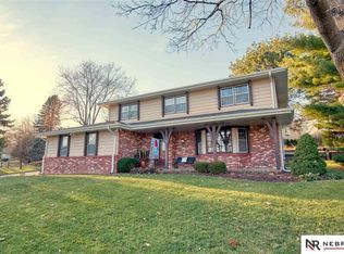 916 Fawn Pkwy, Omaha, NE 68154