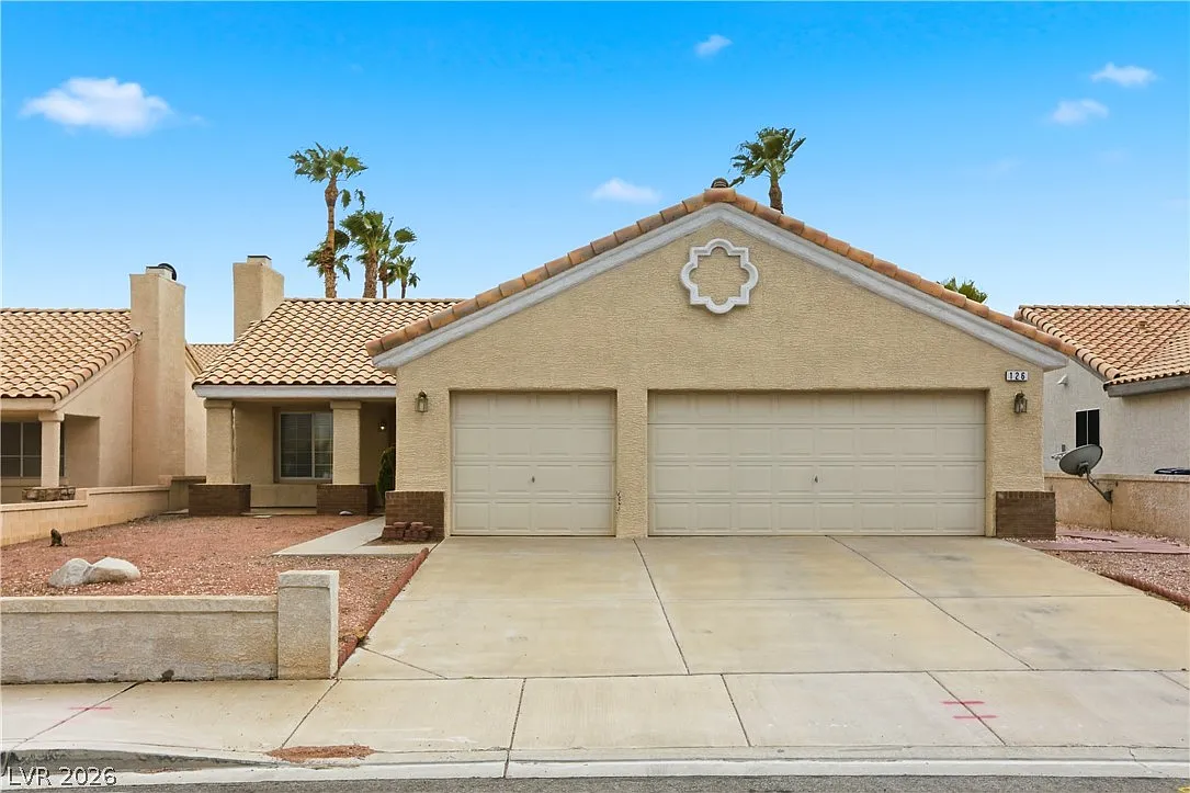 3 bed, 2.0 bath, 1468 sqft, $2,050 — Photo 2