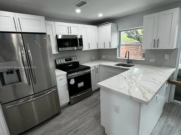 8350 NW 8th St APT 1, Miami, FL 33126