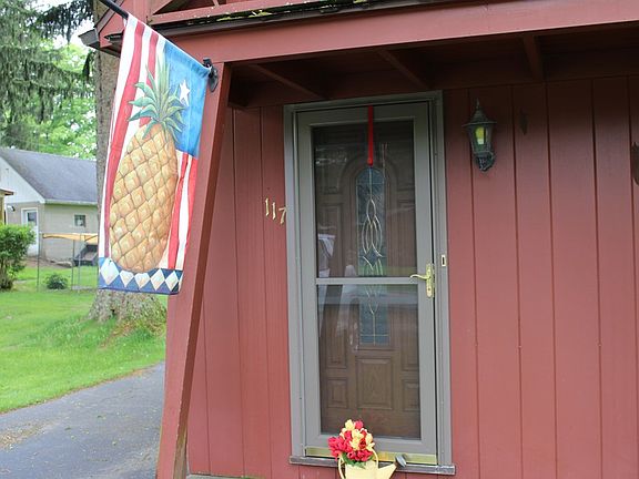 3rd image of 117 Hemlock St