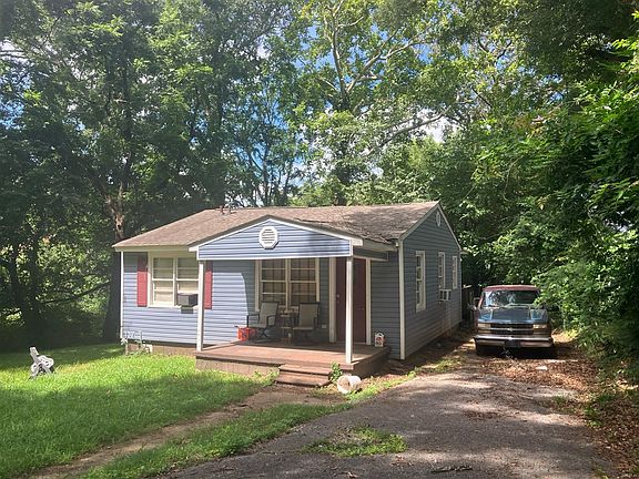 3rd image of 908 3rd Ave