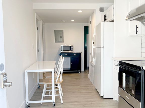 5th image of 1428 W 35th St #1