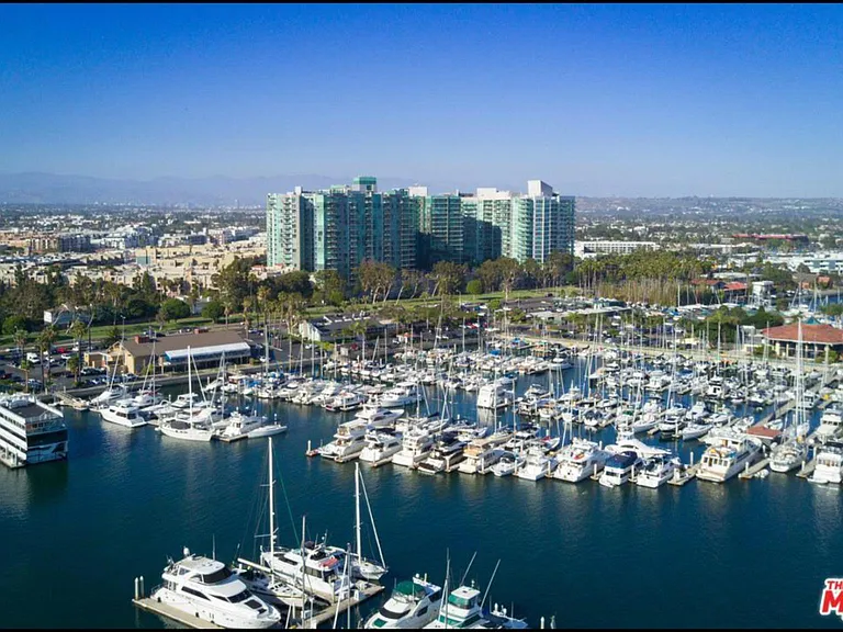 13650 Marina Pointe Dr #1605 — Photo 25