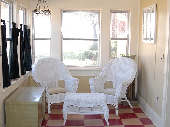 4th image of 812 Elm Ave