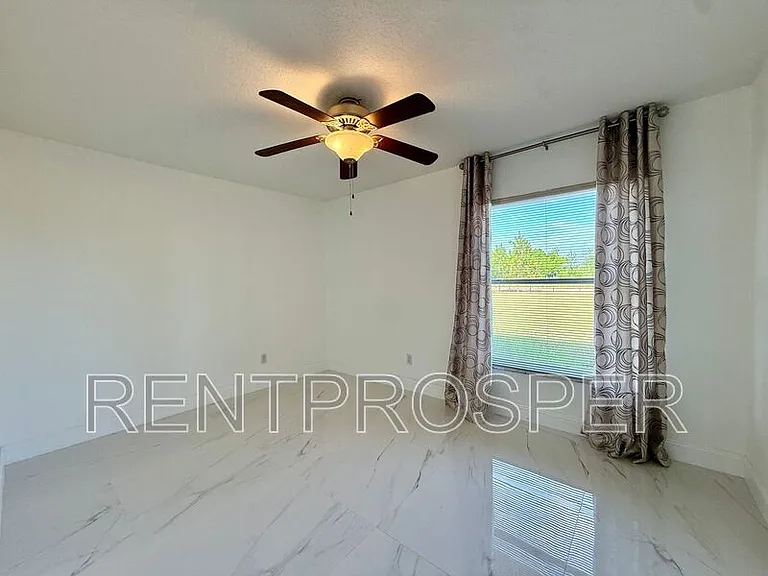 11400 Lovers Ln — Photo 17