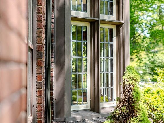 3rd image of 3085 Fairmount Blvd