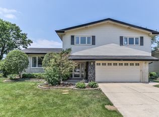 8738 W Bruce Dr, Niles, IL 60714