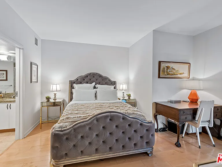 13700 Marina Pointe Dr #327 — Photo 10