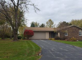 1156 Castlehill Dr, Rockford, IL 61107