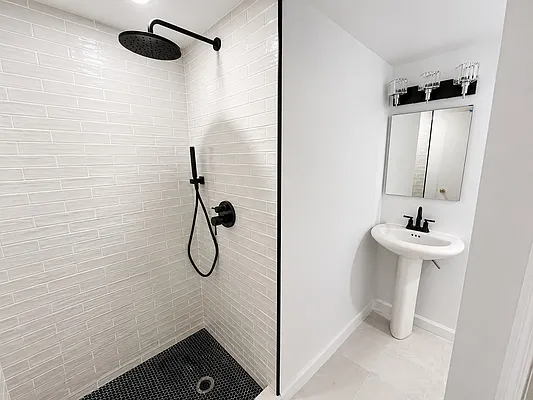 Bathroom, photo 1