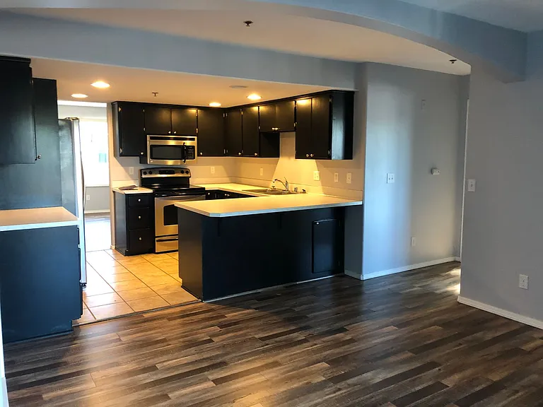 300 N Oak Harbor St #B201 — Photo 7