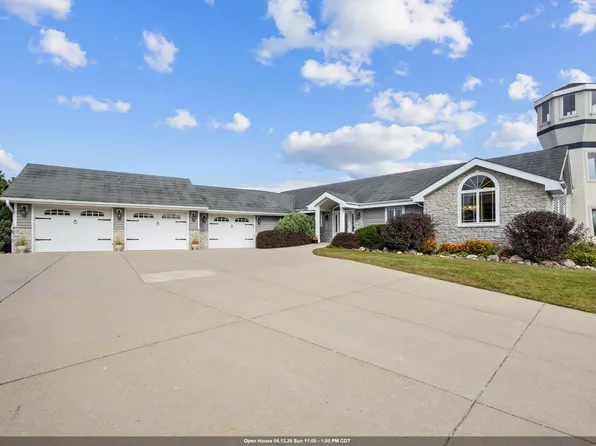 7207 Fairview Rd, Denmark, WI 54208