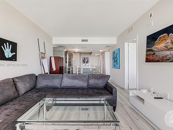5th image of 460 NE 28th St APT 1707