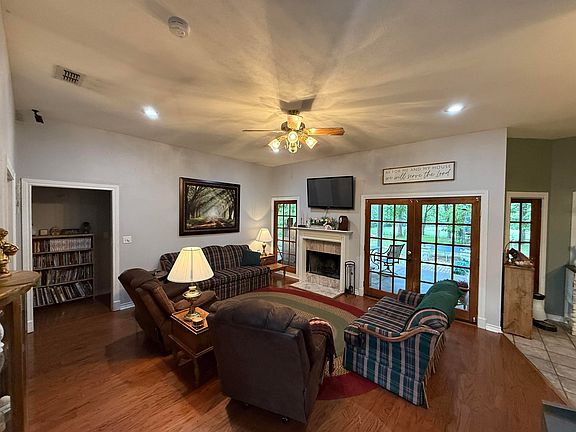 5th image of 125 Spring Dr