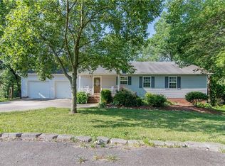 102 Lakewood Dr, Lexington, NC 27292
