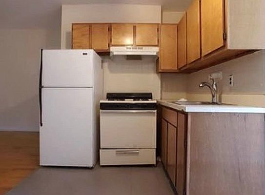 2nd image of 568 Union St APT 4B
