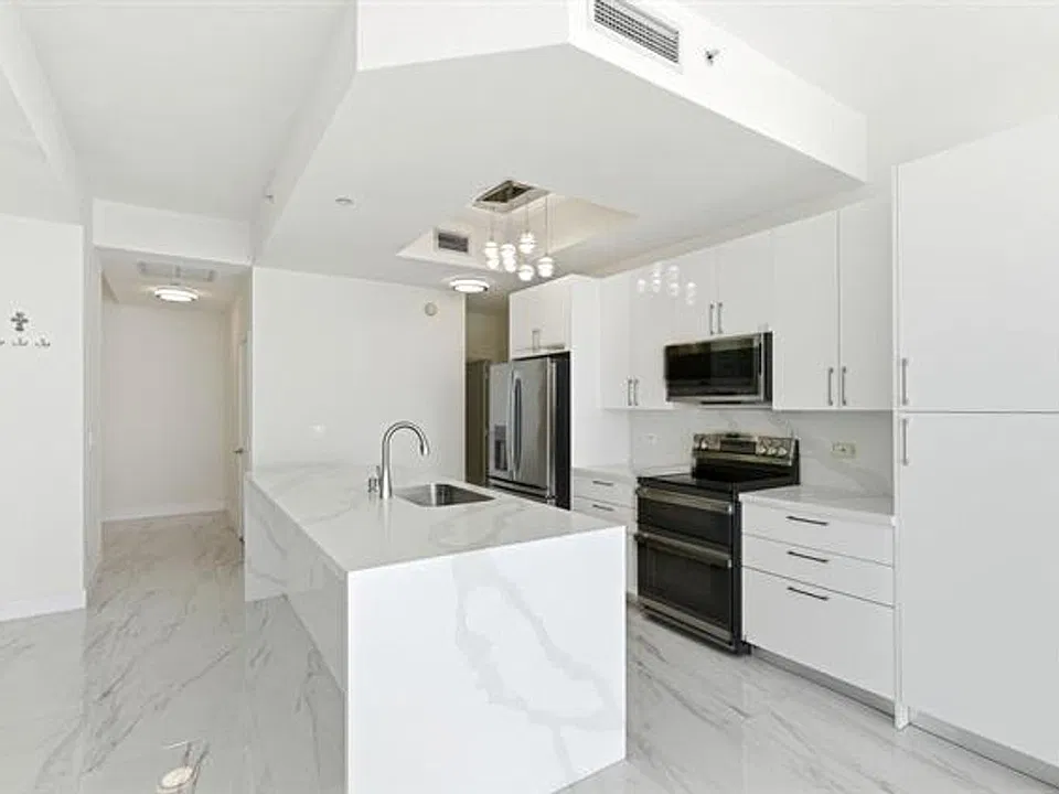 888 Biscayne Boulevard Mall #4904