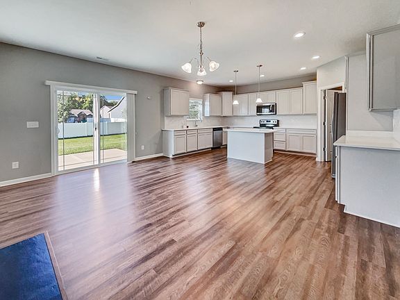 3rd image of 9257 Thames Dr
