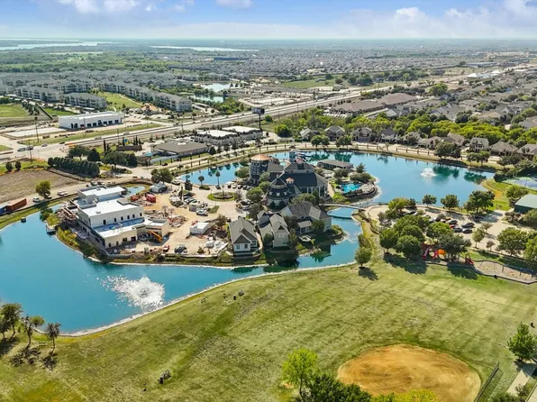 1725 Forsythe Dr, Aubrey, TX 76227