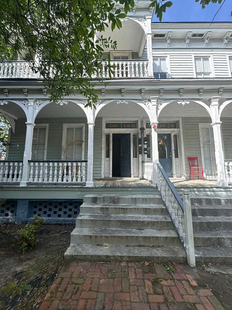 Building Photo - 216 E Henry St #B