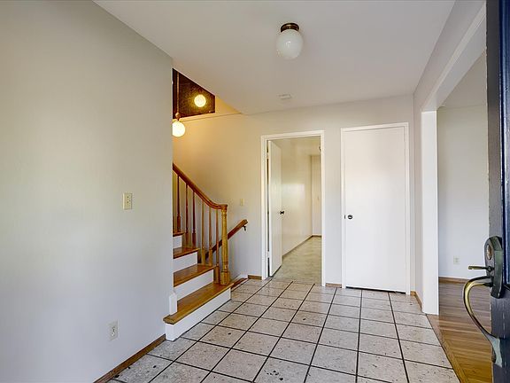 4th image of 1398 Thunderbird Ave