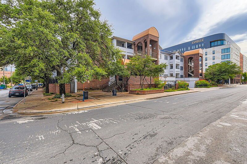 1st image of 501 W 26th St APT 318