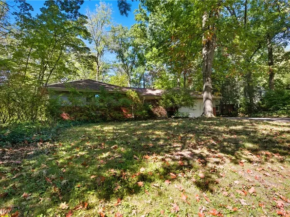 11 Hillside Dr, Girard, OH 44420