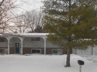 381 Sunset Dr, Beresford, SD 57004